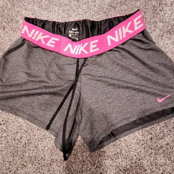 Nike Women's Training Shorts - Picture 8 of 11